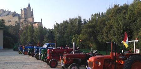 Imagen Veinte tractores inician la ruta de los castillos