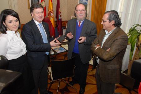 Imagen Joaquín Díaz cede su archivo de tradición oral de Segovia al Instituto González Herrero