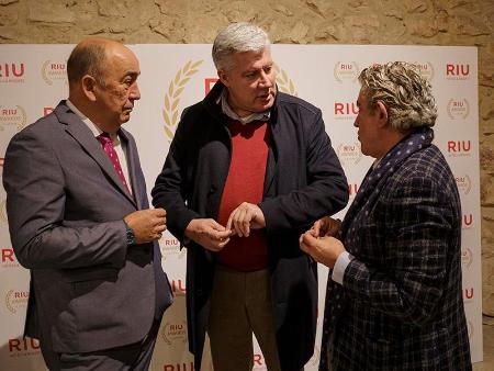 Imagen Miguel Ángel de Vicente ejerce de anfitrión en la entrega de los premios anuales de la cadena de hoteles RIU España